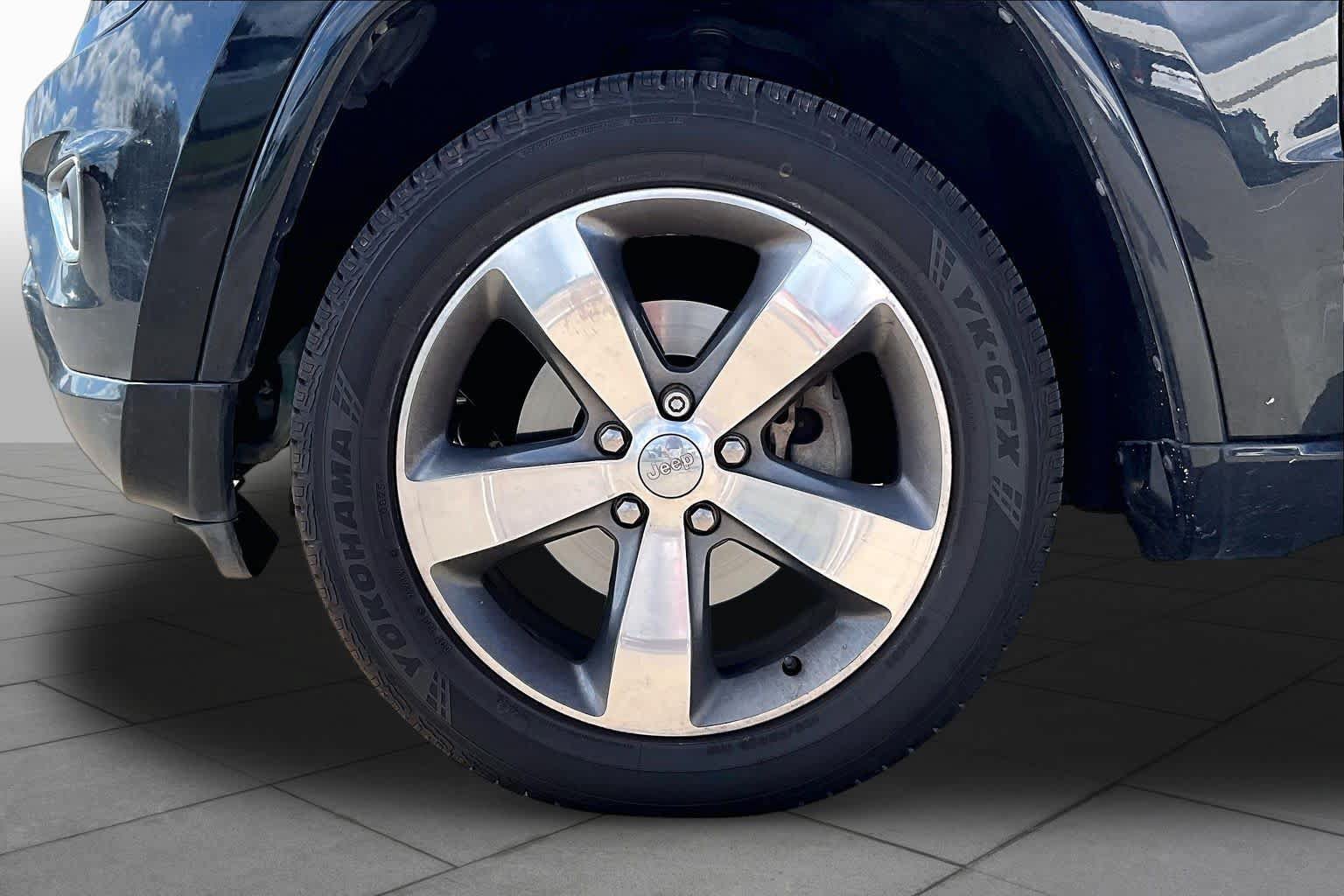 Used 2015 Jeep Grand Cherokee Overland RWD image 9