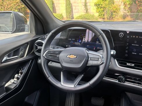 Used 2025 Chevrolet Equinox LT FWD image 35