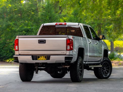 Used 2018 Chevrolet Silverado 1500 LTZ Z71 w/ LTZ Plus Package AWD/4WD image 4