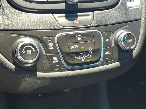 Used 2017 Chevrolet Malibu LT FWD image 7