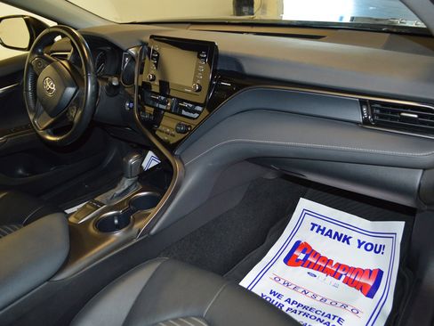 Used 2023 Toyota Camry SE image 10