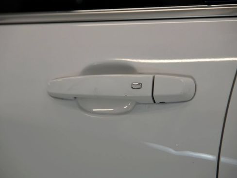 Used 2018 Chevrolet Equinox LT FWD image 13