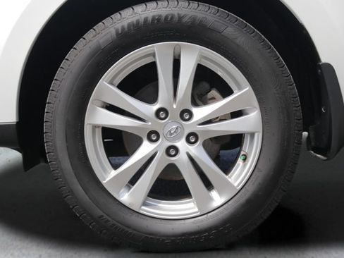 Used 2012 Hyundai Santa Fe Limited FWD image 9