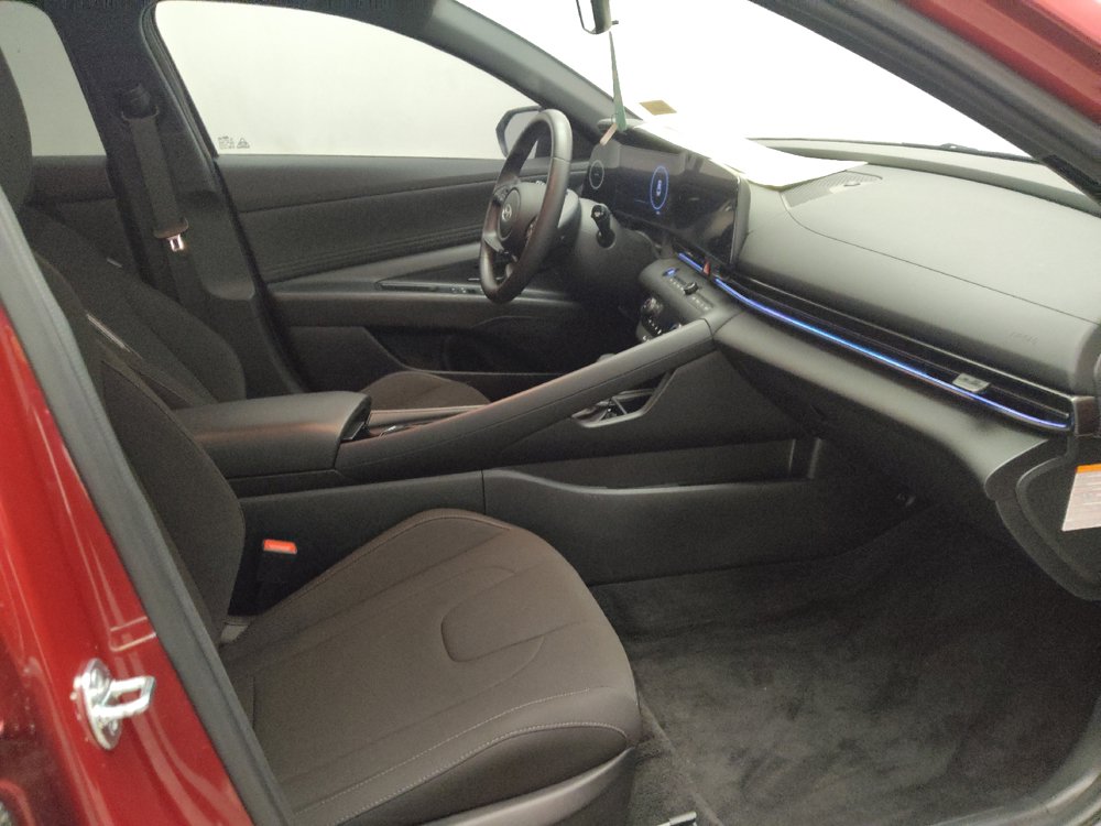 Used 2025 Hyundai Elantra SEL w/ Cargo Package FWD image 21