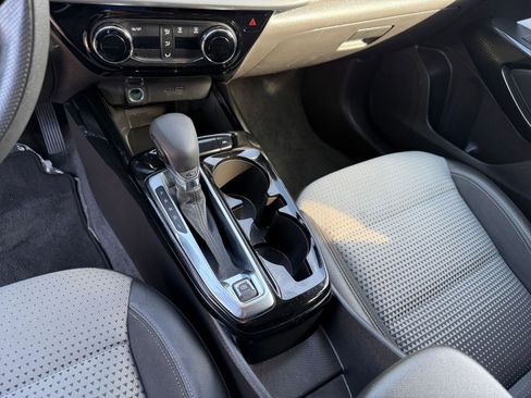 Used 2025 Chevrolet Trax LT image 39