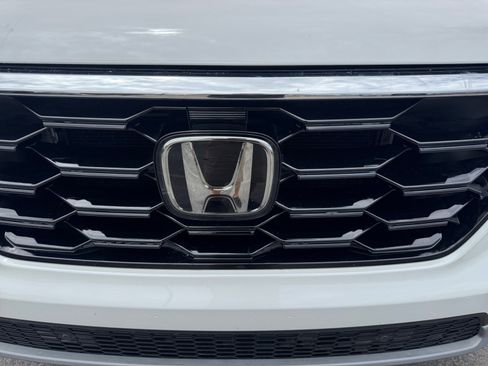 Used 2024 Honda Pilot Touring image 23