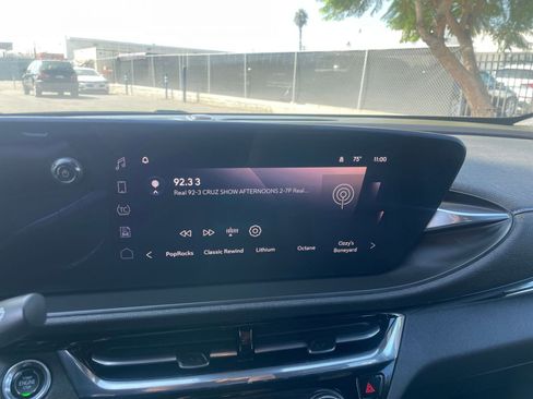 Used 2025 Buick Envista Sport Touring image 21