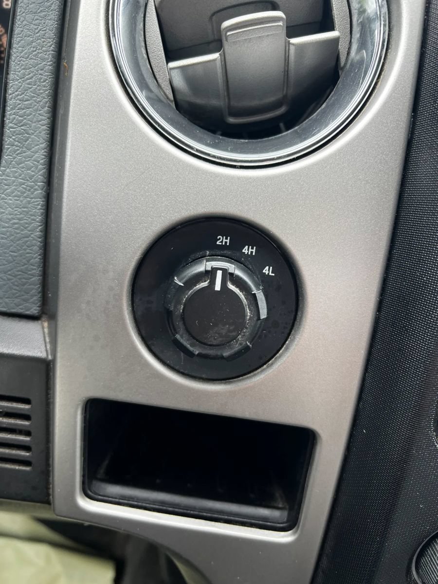 Used 2013 Ford F150 XLT w/ Mid Equipment Group AWD/4WD image 18