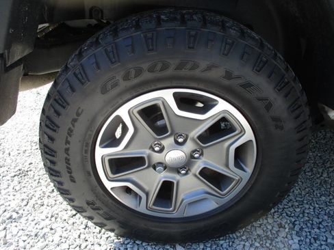 Used 2016 Jeep Wrangler Unlimited Rubicon w/ Max Tow Package AWD/4WD image 30