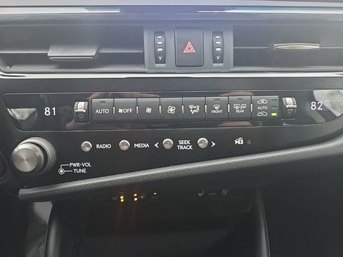 Used 2024 Lexus ES 350 w/ Premium Package image 31