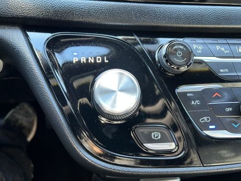 Used 2020 Chrysler Pacifica Touring-L Plus image 16