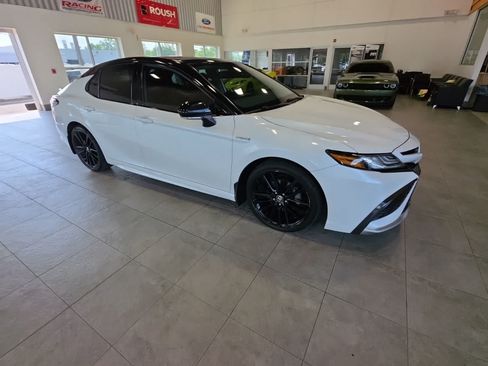 Used 2021 Toyota Camry XSE FWD image 5