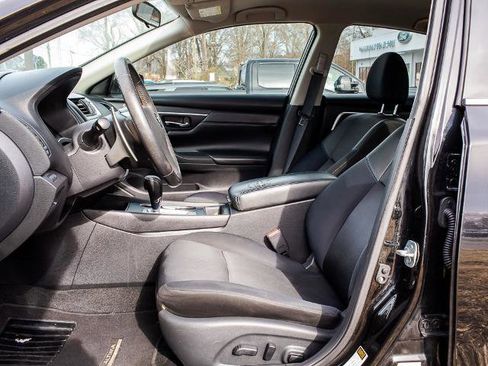 Used 2017 Nissan Altima 2.5 SR w/ Midnight Edition Package image 17