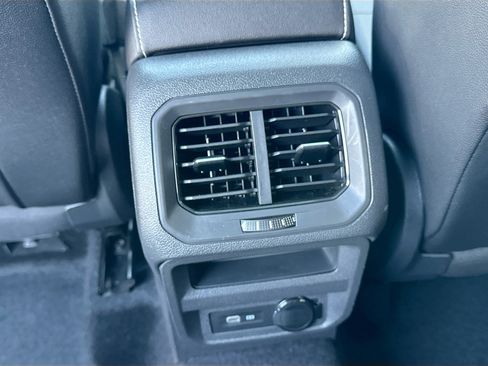 Used 2021 Volkswagen Tiguan SE w/ Panoramic Sunroof Package image 21