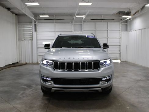 Used 2025 Jeep Wagoneer Series II w/ 8-Passenger Seating Package AWD/4WD image 3