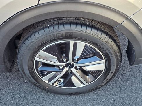 Used 2022 Kia Niro LXS image 10