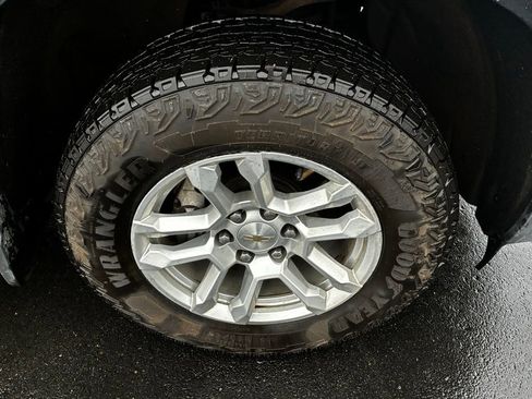 Used 2023 Chevrolet Silverado 1500 LT AWD/4WD image 16