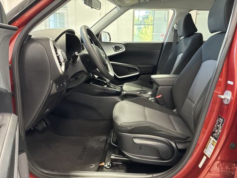 Used 2022 Kia Soul LX FWD image 13