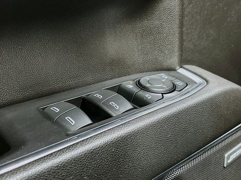 Used 2022 Chevrolet Silverado 1500 LTZ w/ LTZ Premium Package image 18