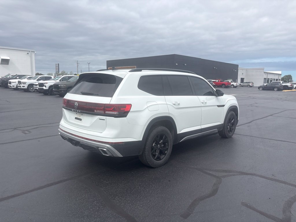 Used 2024 Volkswagen Atlas Peak Edition SE AWD/4WD image 16