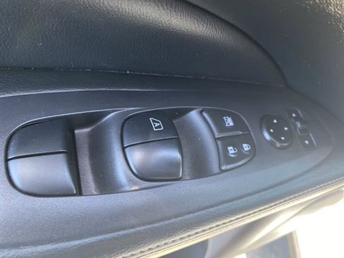 Used 2020 Nissan Pathfinder S AWD/4WD image 13