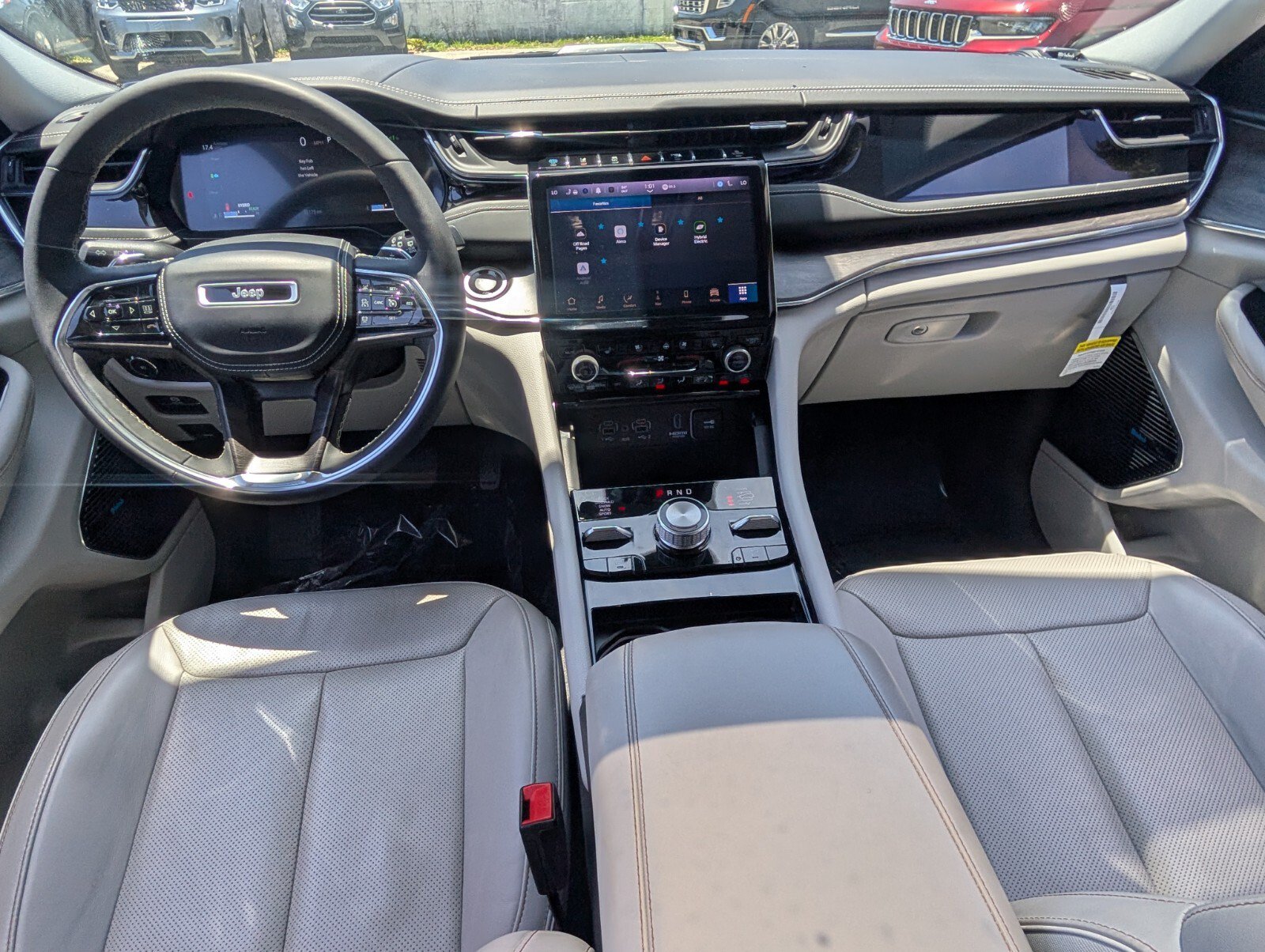 Used 2022 Jeep Grand Cherokee Overland AWD/4WD image 13
