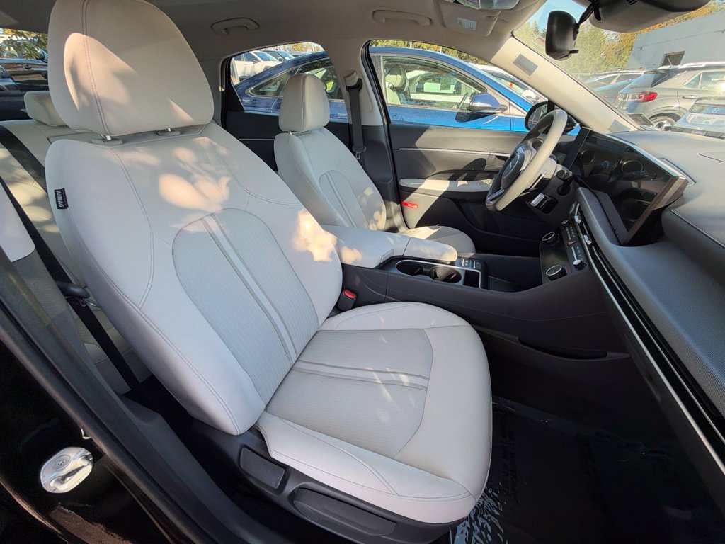 Certified 2025 Hyundai Sonata SEL AWD/4WD image 9
