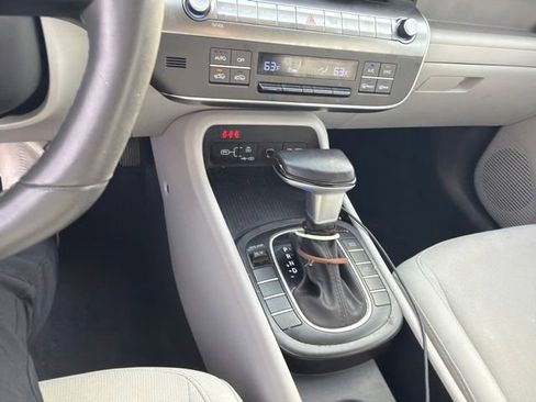 Used 2024 Hyundai Kona SEL FWD image 5