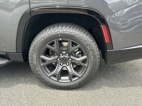New 2026 Jeep Grand Wagoneer 4WD image 18