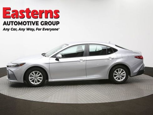 Used 2025 Toyota Camry LE image 61