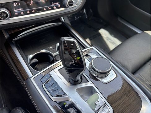 Used 2022 BMW 740i xDrive w/ Premium Package AWD/4WD image 42