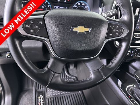 Used 2023 Chevrolet Traverse LT image 11