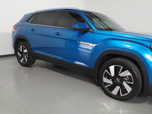 Used 2024 Volkswagen Atlas SE w/ Technology Package image 42