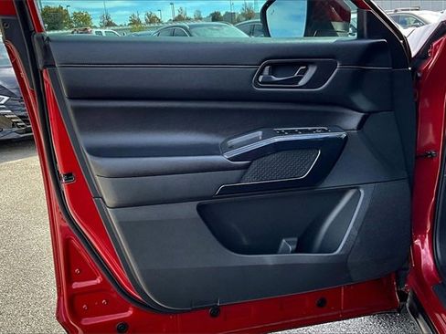 Used 2024 Nissan Pathfinder SV image 17