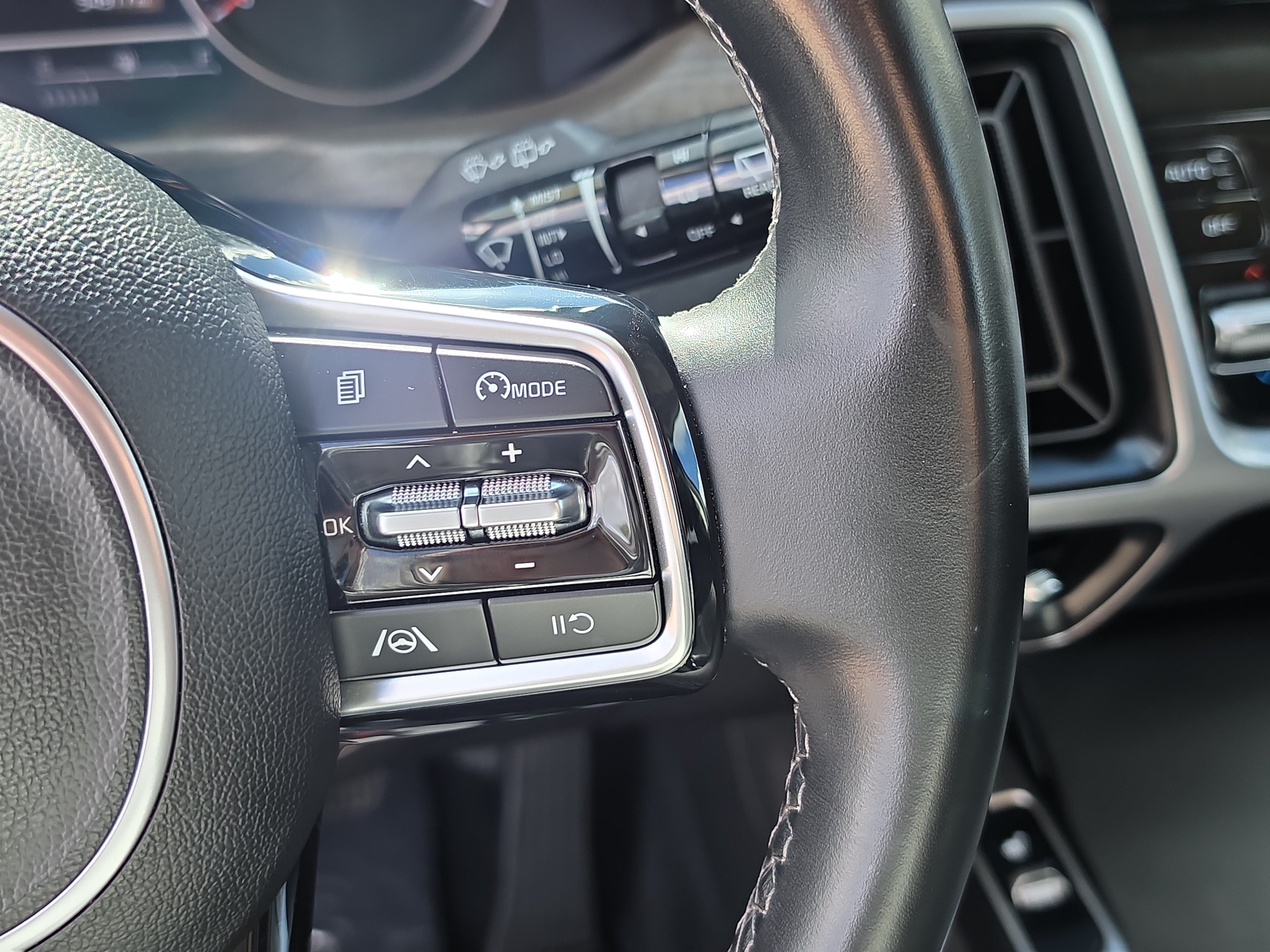 Certified 2023 Kia Sorento S AWD/4WD image 30