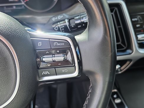 Used 2023 Kia Sorento S AWD/4WD image 30