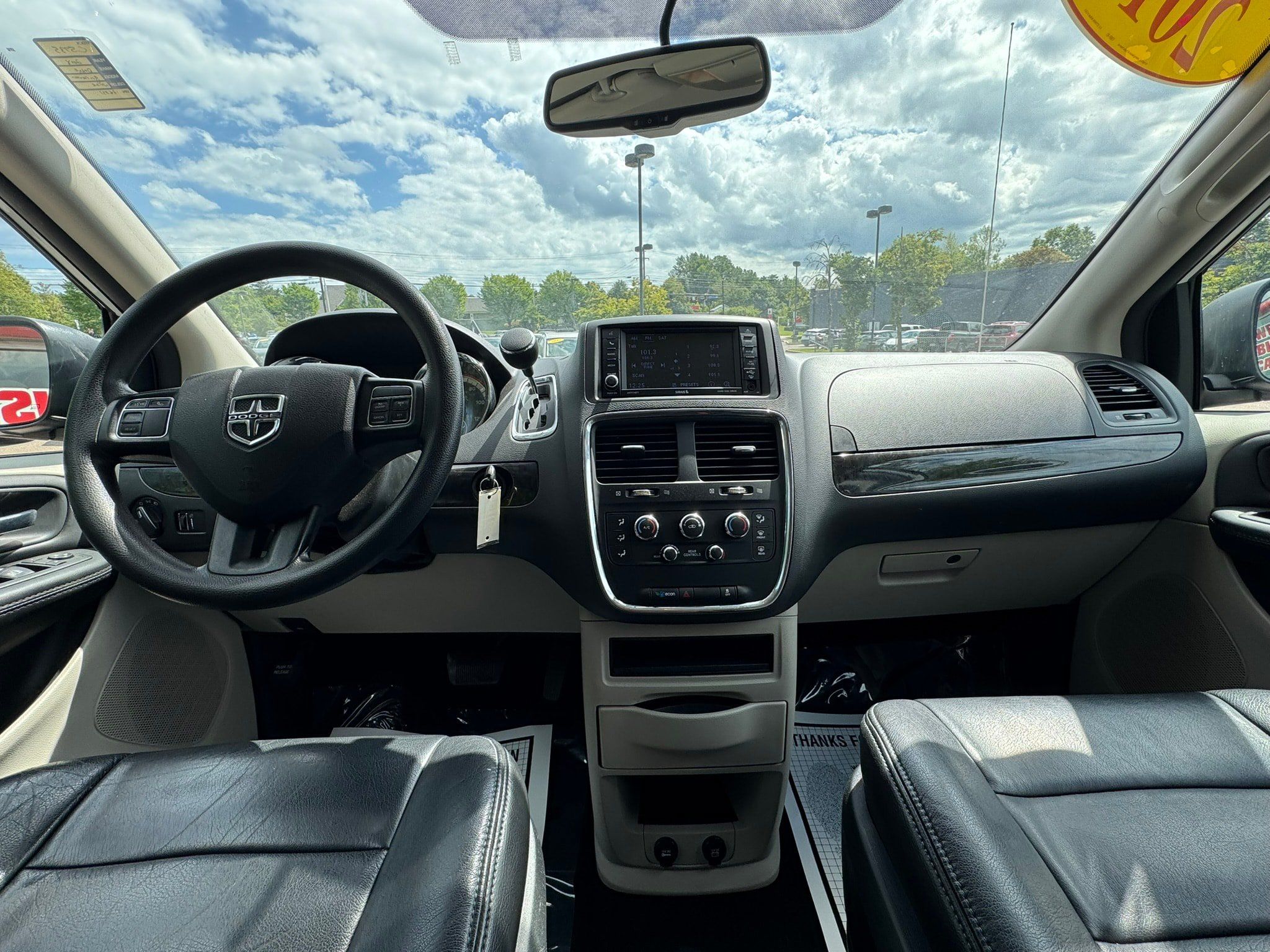 Used 2018 Dodge Grand Caravan SE w/ UConnect Hands-Free Group FWD image 14