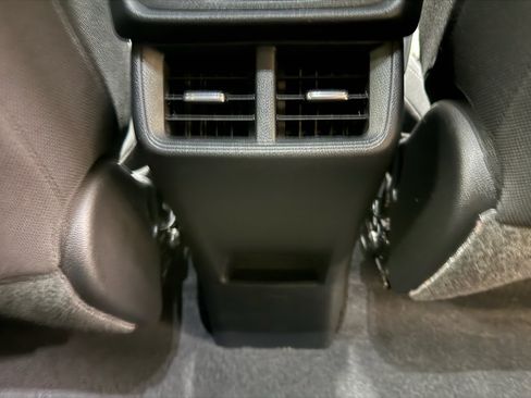 Used 2025 Chevrolet Equinox LT FWD image 24