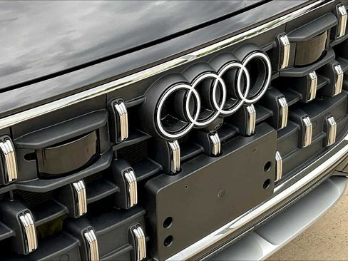 Used 2024 Audi Q8 Premium Plus w/ Premium Plus Package image 27