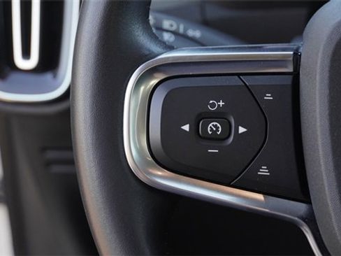 Used 2021 Volvo XC40 T5 Inscription w/ Advanced Package image 29