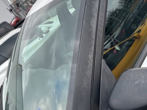 Used 2020 Nissan Kicks S image 4