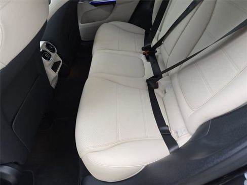 Used 2026 Mercedes-Benz GLC 300 4MATIC image 17