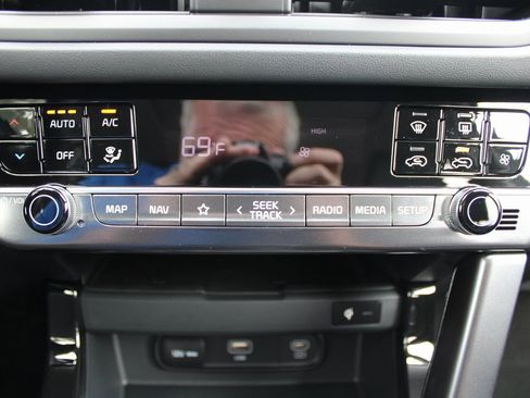 New 2026 Kia Seltos SX w/ SX Sunroof Package image 39