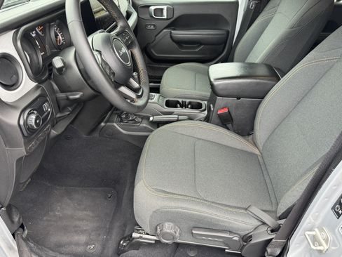 Used 2024 Jeep Wrangler Unlimited Sport AWD/4WD image 9