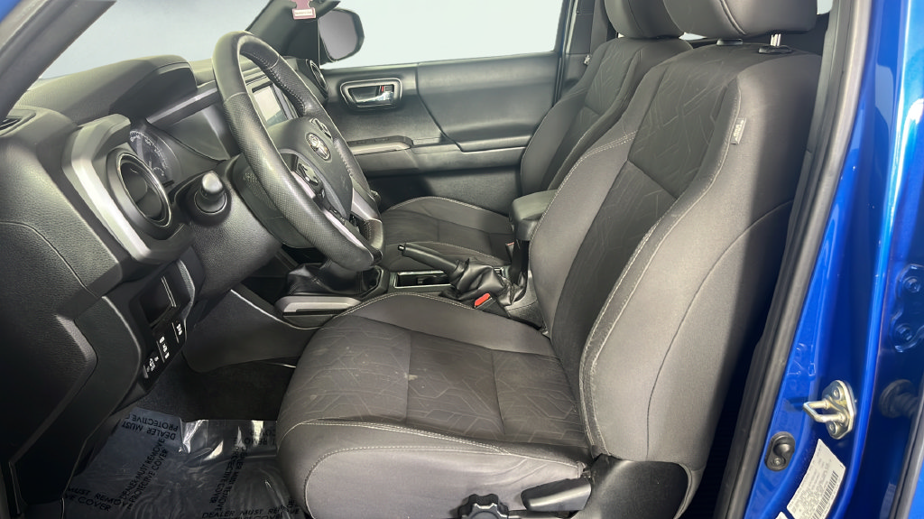 Used 2016 Toyota Tacoma TRD Sport w/ Towing Package AWD/4WD image 10