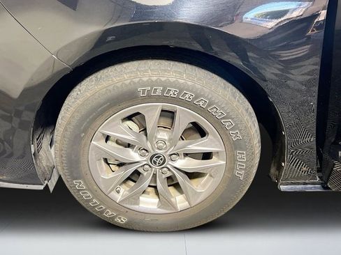 Used 2022 Toyota Sienna LE image 11
