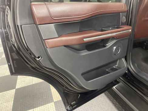 Used 2024 Ford Expedition Limited image 15