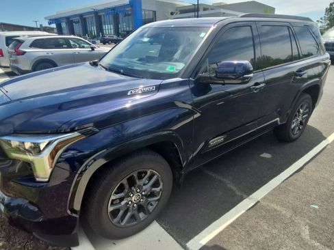 Used 2023 Toyota Sequoia Platinum image 1