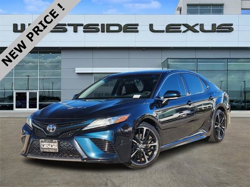 Used 2018 Toyota Camry XSE image 1