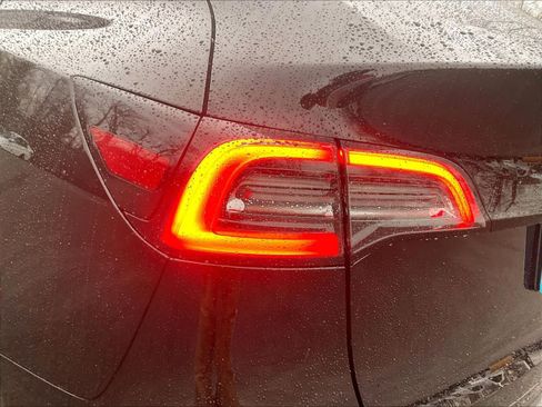 Used 2023 Tesla Model Y Long Range image 32